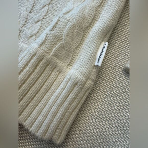 NWT Calvin Klein cable knit sweater with unique sleeves. Size XL ivory cream - Picture 7 of 11